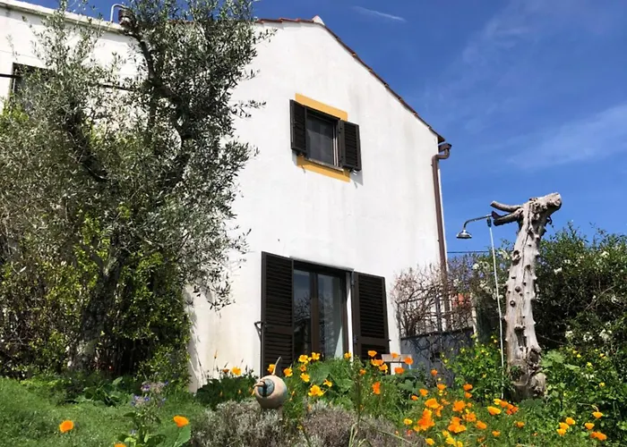 House Of The Three Marias 4*